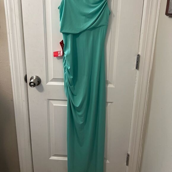 Prom or formal dress - Picture 2 of 8